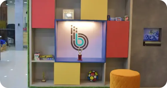 our-office-img-2
